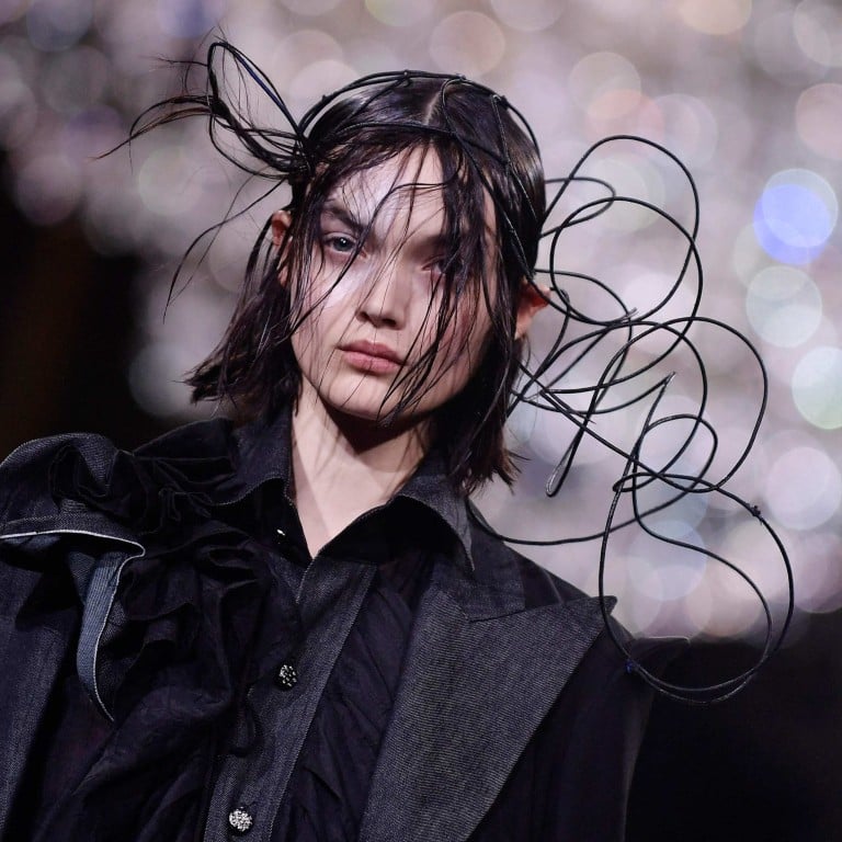 A wire headpiece at Yohji Yamamoto’s autumn/winter 2022-2023 collection fashion show during the Paris Womenswear Fashion Week, in Paris, on March 4, 2022. Photo: AFP