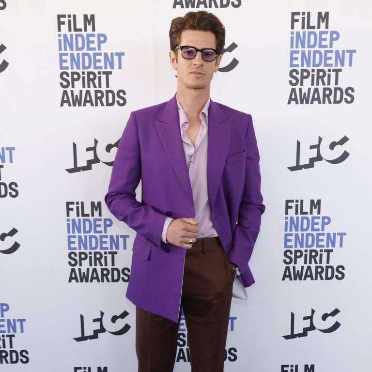 Hollywood actor Andrew Garfield rocked head-to-toe shades of purple for his red carpet appearance at the 2022 Film Independent Spirit Awards. Photo: Getty Images/AFP