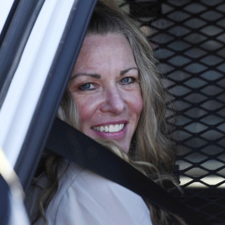 Lori Vallow Daybell, a mother accused of conspiring with her husband to kill her two children, sits in a police car after a hearing at the Fremont County Courthouse in St Anthony, Idaho, on August 16. Photo: AP
