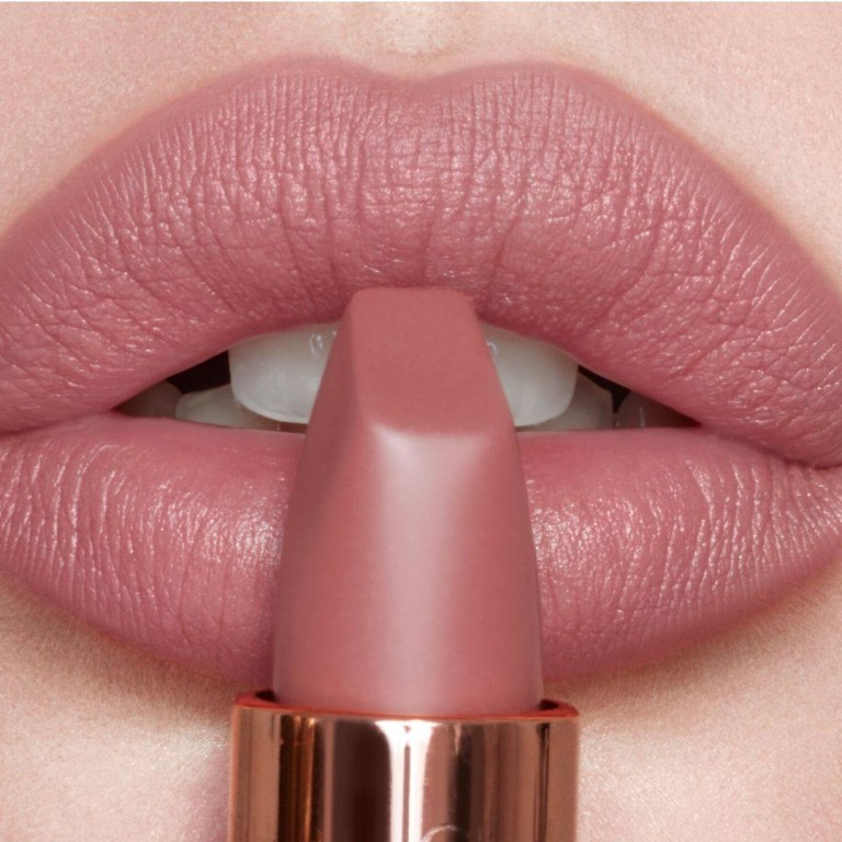 How To Apply Lipstick Perfectly If You're A Beginner - SUGAR Cosmetics