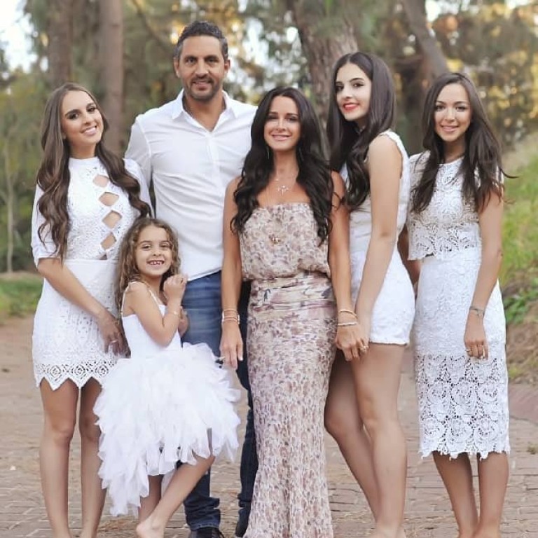The extended Umansky family from Netflix’s Buying Beverly Hills. Photo: @kylerichards18/Instagram