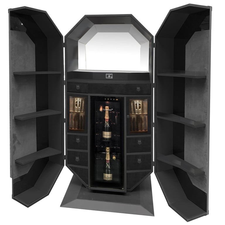 Royal Trunk & Co.’s Emerald trunk with a cigar humidor on either side. Photo: Royal Trunk & Co.