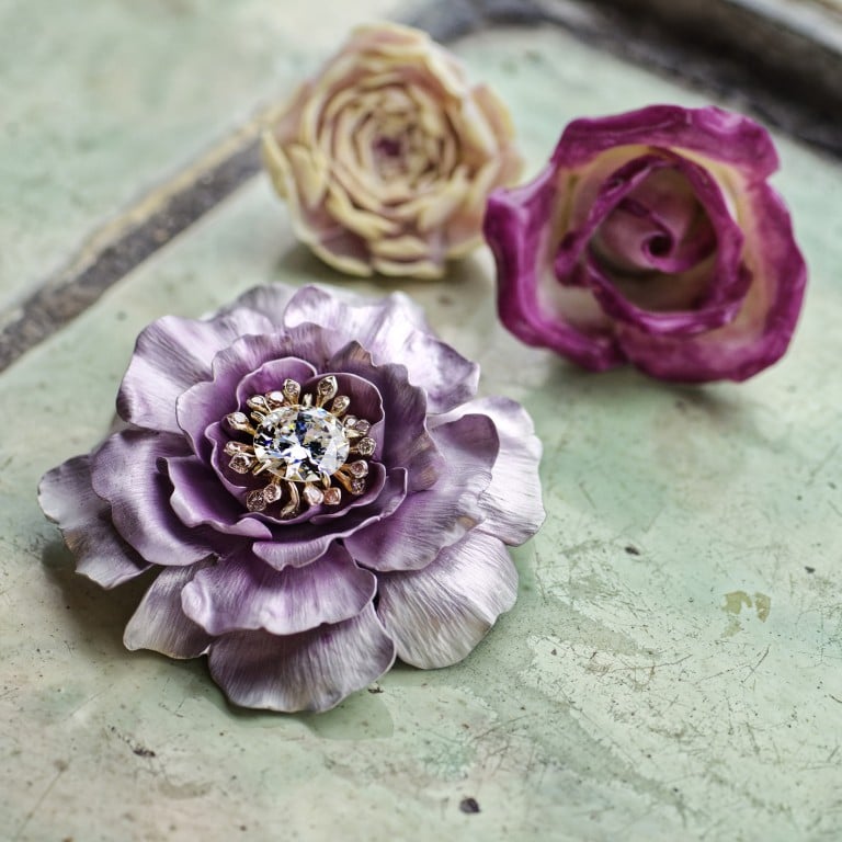 Roses depicted in aluminium, white gold and old mine-cut diamonds. Photo: Hemmerle