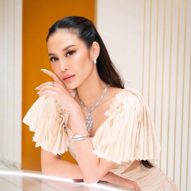 Hong Kong’s “It” girl Elly Lam looks elegant and refined wearing Bulgari jewellery. Photo: @elly/Instagram
