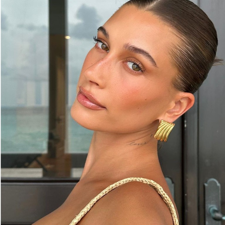 Hailey Bieber rocked the latte make-up trend – all over her body: Justin  Bieber's model-influencer wife took on the TikTok beauty look, showing off  a matching gold two-piece on her Instagram
