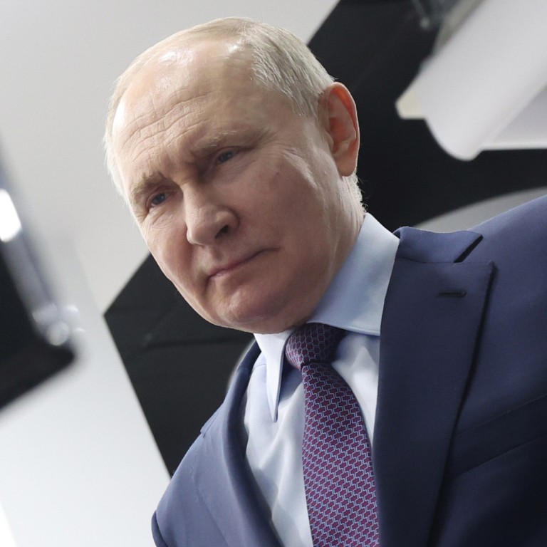 Russia’s Vladimir Putin ‘giving two fingers to Japan’ with pledged trip ...