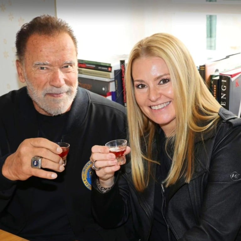 Arnold Schwarzenegger
and his girlfriend Heather Milligan. Photo: @schwarzenegger_film_props/Instagram