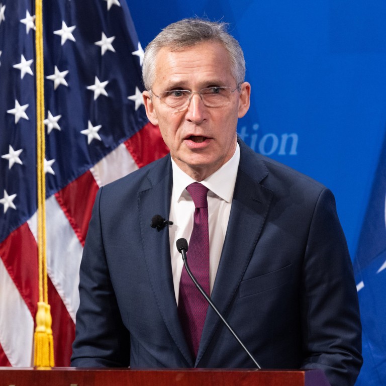 Сериал друзья гифки. Yes my friend. Quotes about myself. Подушки с надписями yes и no. Вы друзья мем.