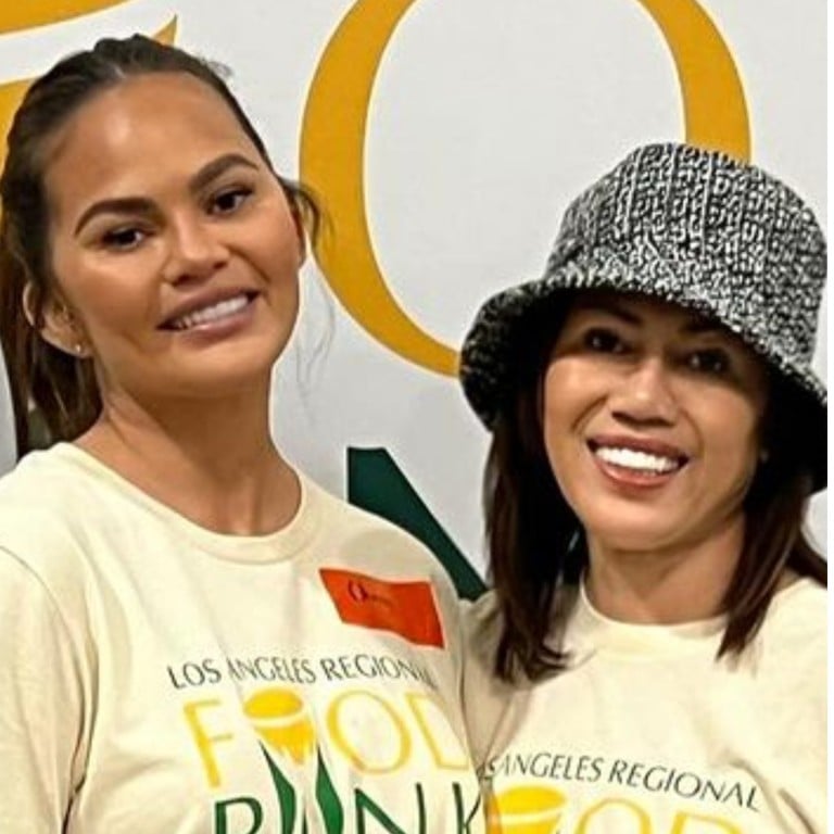 Model and presenter Chrissy Teigen’s parents didn’t always have it easy, but the family remains tight knit. Photos: @pepperthai2, @chrissyteigen/Instagram