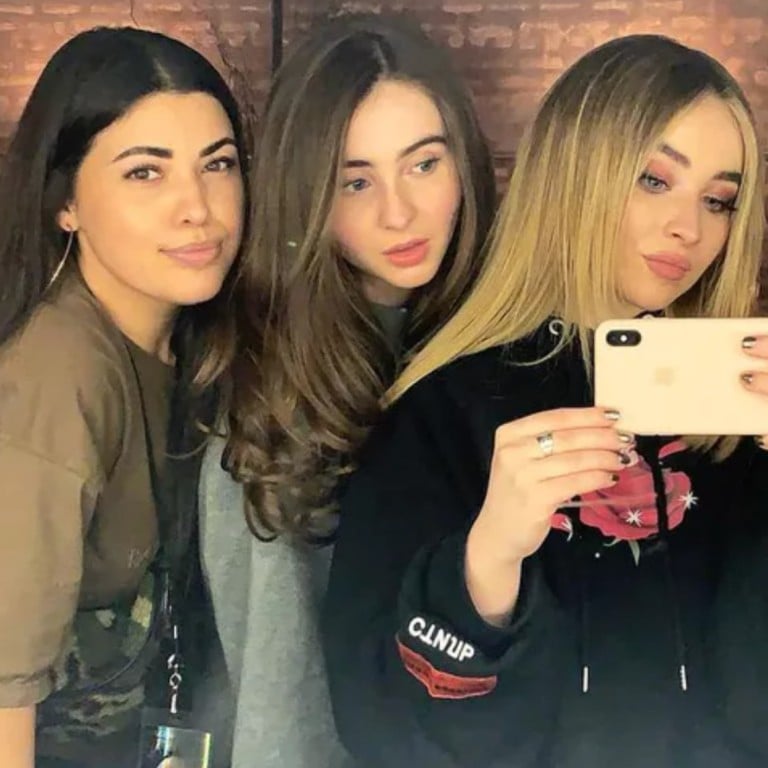 Sabrina Carpenter takes a selfie with her sisters Cayla, Sarah, and Shannon Carpenter. Photo: @sabrinacarpenter/Instagram