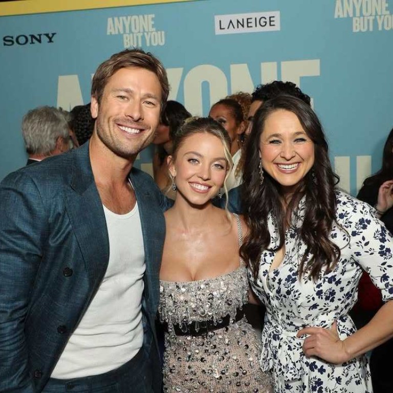 Sydney Sweeney (centre), seen here with Glen Powell and Leslie Powell, is a close friend of the Powell family. photo: @lesliepowellmusic/Instagram