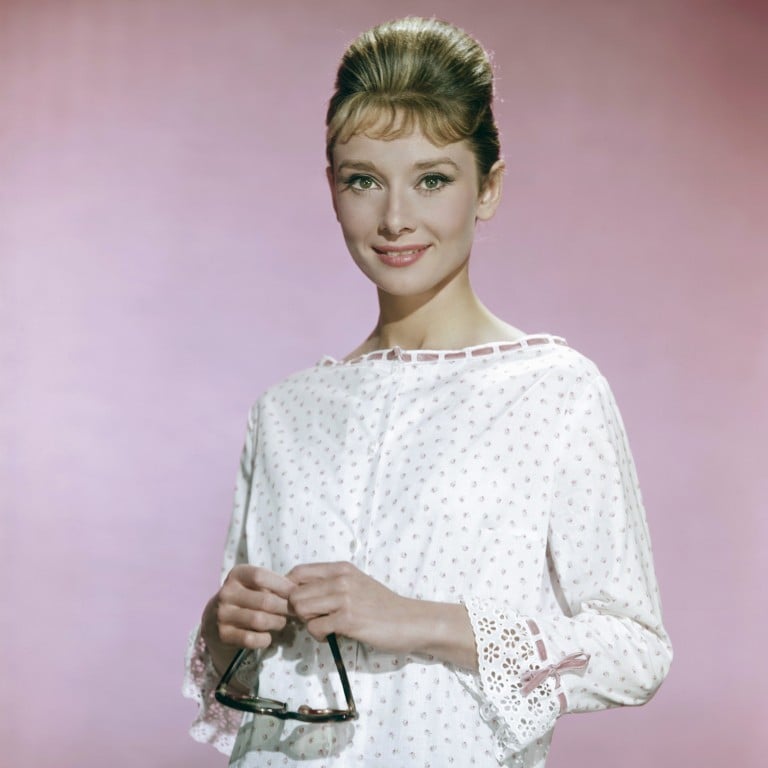 The star of classic films like Breakfast at Tiffany’s (1961) and My Fair Lady (1964), Audrey Hepburn always exuded elegance, even in a simple blouse. Photo: Getty Images