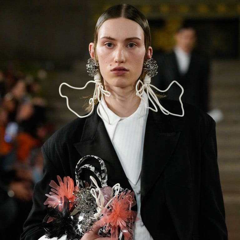 Floral motifs are experiencing a resurgence – as seen on the red carpet, the runway, and in new high jewellery collections embracing maximalism. Photo: Getty Images