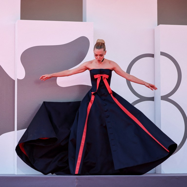 Amanda Seyfried stuns in a Prada gown with a bow, and Tiffany & Co. jewellery. Photo: Reuters