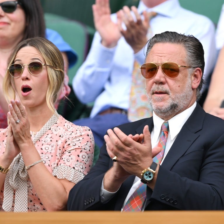 Russell Crowe, accompanied by his girlfriend Britney Theriot, was spotted wearing a Rolex Cosmograph Daytona “Tiffany” at Wimbledon last year. Photo: Getty Images