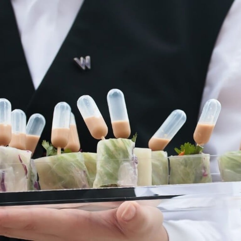 Telling your waiter or waitress that you are eating gluten-free means they can help you to avoid a potential health problem. Most restaurants will modify a dish to accommodate your preferences. Photo: The Flexible Chef