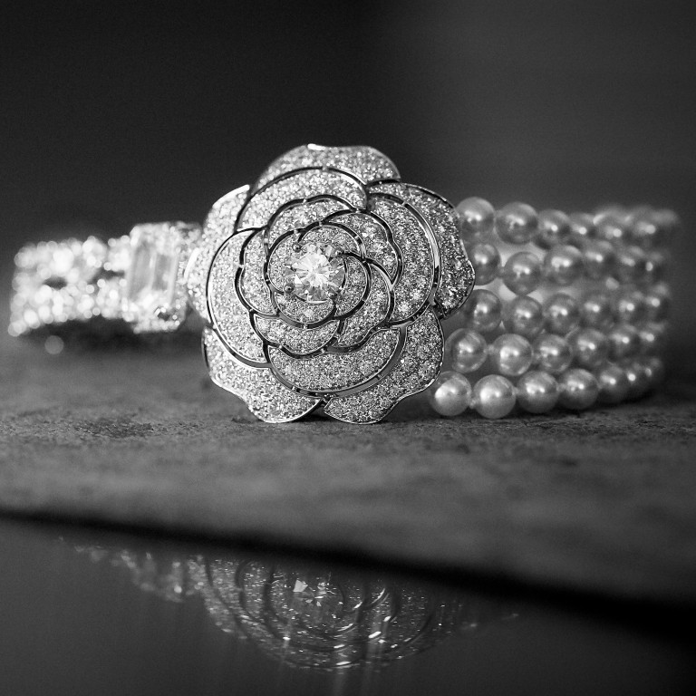 Contraste Blanc bracelet from Chanel’s 1.5 1 Camélia. 5 Allures collection