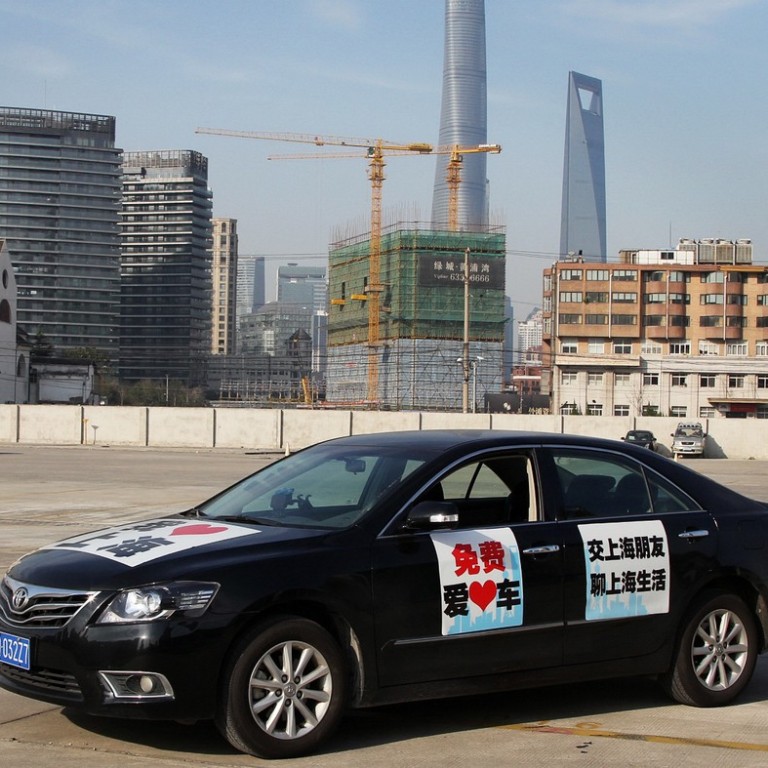 Chinese Passengers Offer Commentary And Criticism In Exchange For