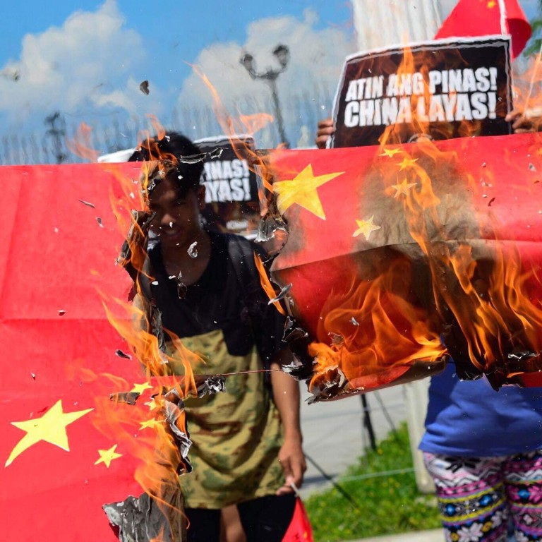 Filipinos Burn Chinese Flags In Protest Against Duterte S