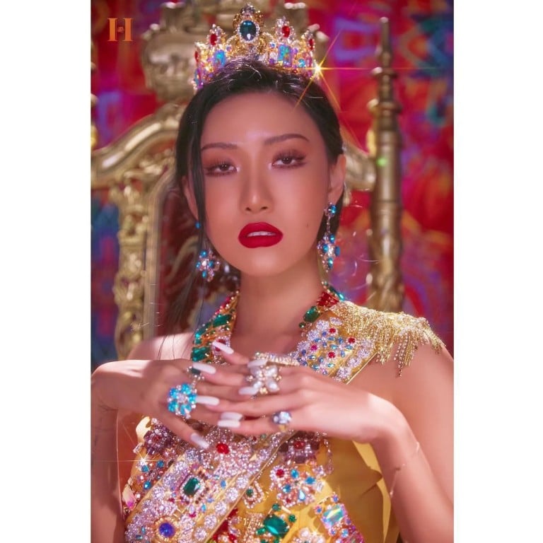 Hwasa is the lead vocalist of South Korean girl group Mamamoo.