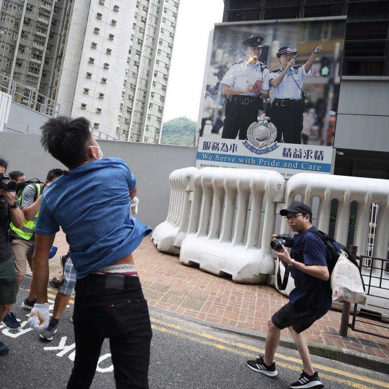 2019 hong warning kong travel Kwan Kong attack after Hundreds Tseung station Hong police