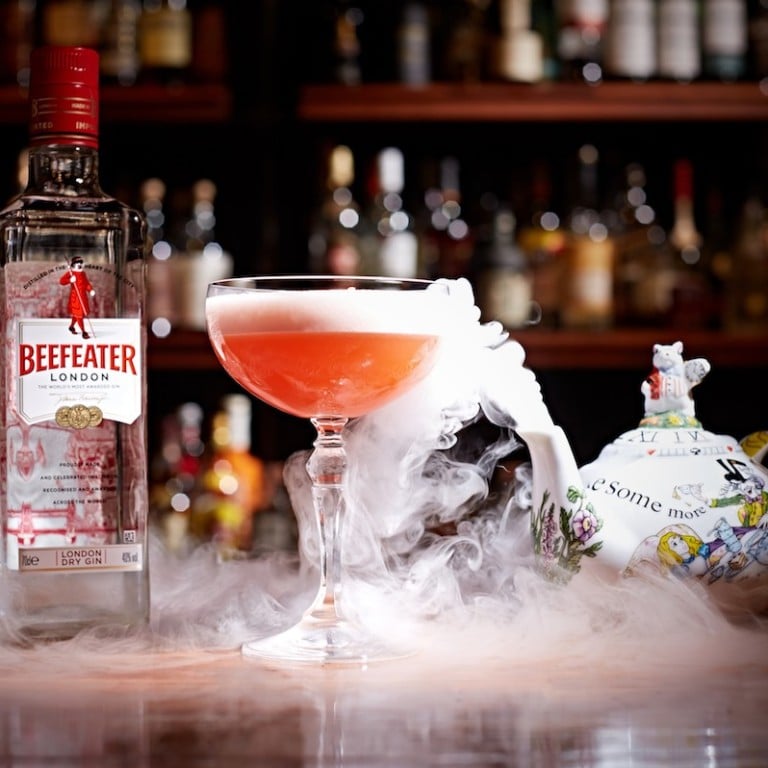 Named after Lewis Carroll’s children’s book Alice in Wonderland, Alice Cheongdam serves experimental cocktails involving plenty of nitrogen gas, foam and eclectic glassware.