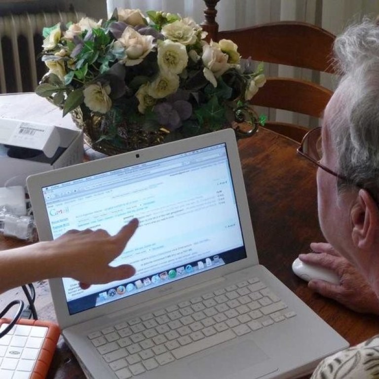 America's elderly spend nearly 10 hours every day looking at their televisions, computers or smartphones. Photo caption/credit: A. Flickr / Ton Zijlstra