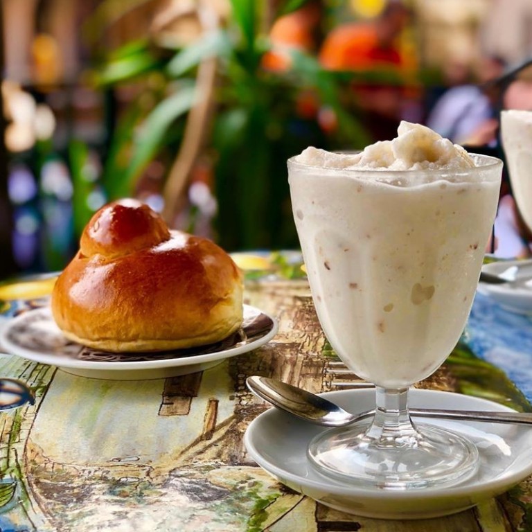 Known as “snow burgers”, Granita is eaten like a sandwich –stuffed and spread inside a huge round brioche bun as if it were butter or jam. Photo: Instagram/jopec