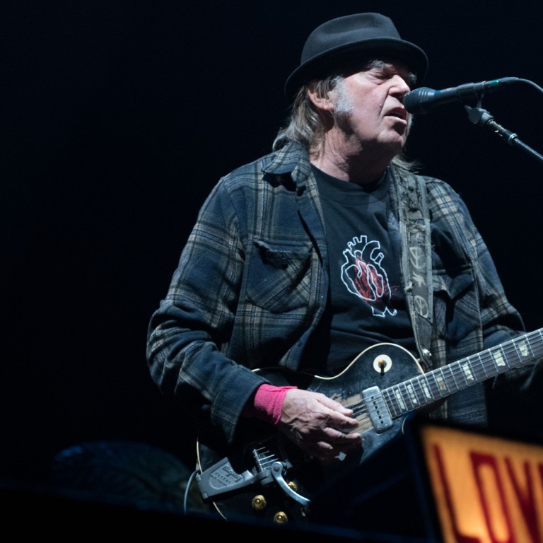 Canada's music legend Neil Young wants US citizenship to ...