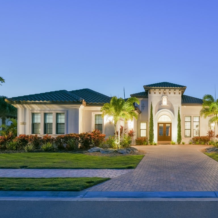 This home in Lakewood Ranch, Florida is available from Michael Saunders & Company, an affiliate of Luxury Portfolio International, for US$1.5 million.
