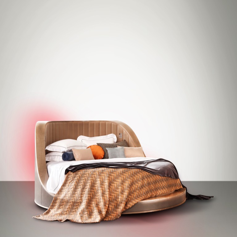 Round shop rotating bed
