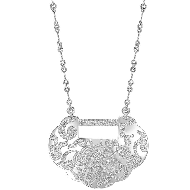 Large Yu Yi necklace with flower pattern in 18-carat white gold with diamonds from Qeelin. Photos: Handouts
