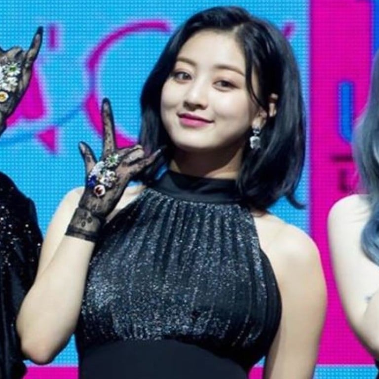 Twice Leader Jihyo Injured By Crazed Supporters In Airport