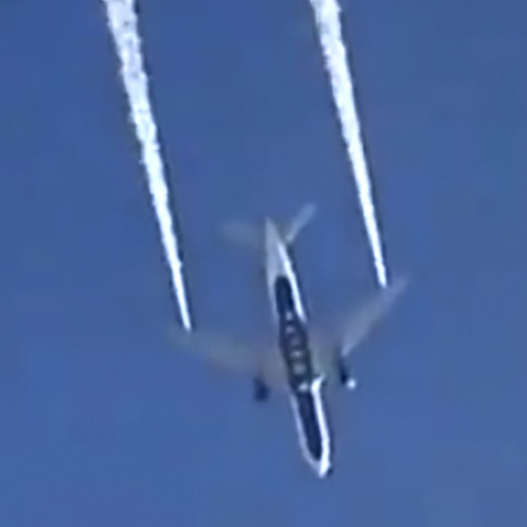 Chinabound plane dumps fuel on school children before emergency