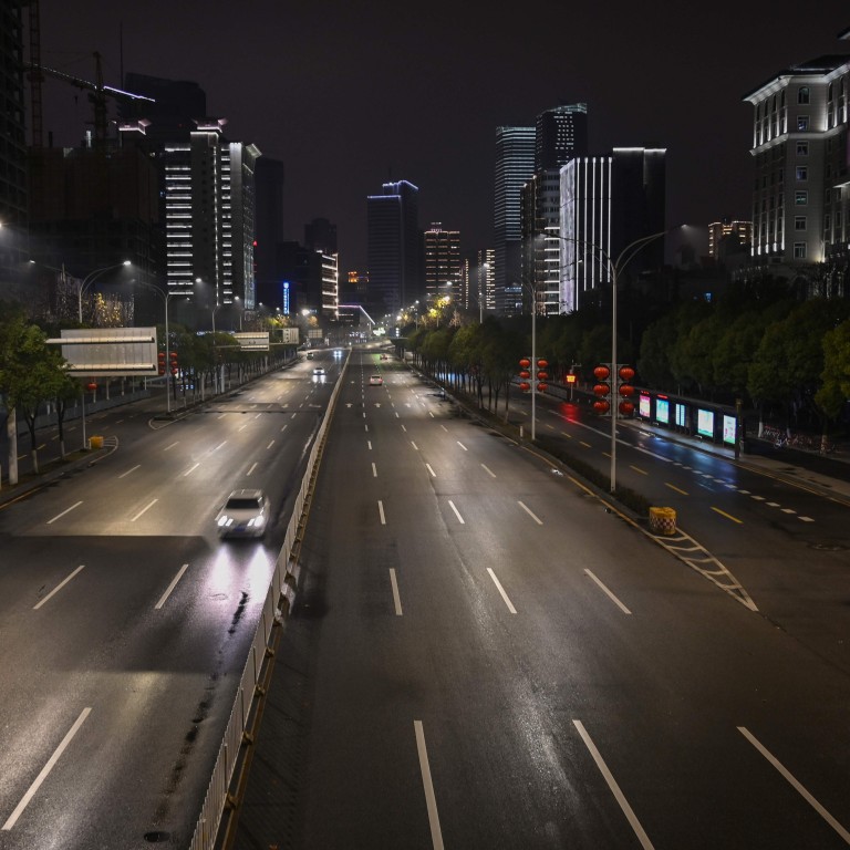 Avoir Images Chinese Locked Down In Coronavirus Epicentre Wuhan Fight Despair actualisé salutations