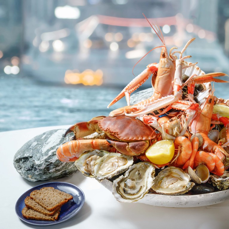 Eating seafood helps strengthen your immune system and prevent cell damage. Photos: Handouts