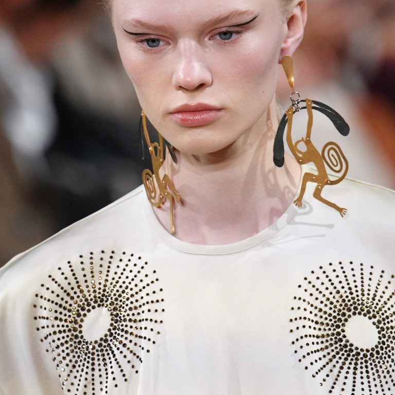 A model presents a Stella McCartney creation during the women's autumn-winter 2020-2021 ready-to-wear collection at Paris Fashion Week on March 2. Photo: AFP
