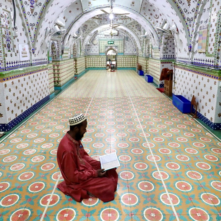 Coronavirus Mosques Across Asia Deserted During Ramadan But Some