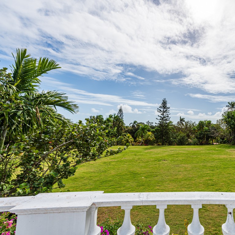 The scandalous Duke of Windsor and his wife Wallis Simpson lived briefly in Sigrist House in the Bahamas after going into exile – which is on the market for US$8.5 million. Photos: Sotheby’s International Realty