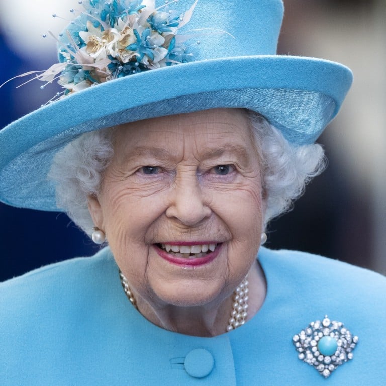 Queen Elizabeth wearing her turquoise diamond brooch in 2019. Photo: EPA-EFE