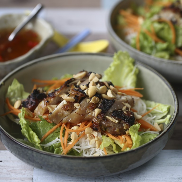 How to make Vietnamese rice noodles with lemongrass chicken, a true