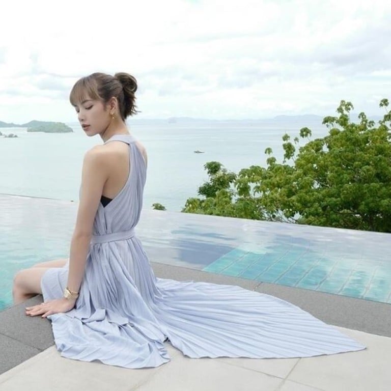 Blackpink's Lisa wore Karatphet Kem Issara's designs when holidaying in Sri Panwa, Phuket – so what else should you know? Photo: @lalalalisa_m/Instagram