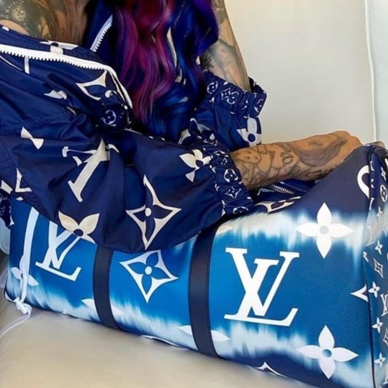Jeffree Star has got the blues this summer with his preferred tote from Louis Vuitton. Photo: @jeffreestar/Instagram