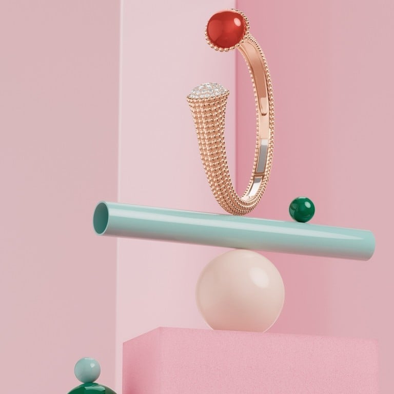 Arthur Hoffner, a digital artist, offered an interpretation focused on the refined curves of the Van Cleef & Arpels Perlée collection. Photo: Van Cleef & Arpels