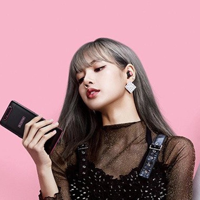 Blackpink Are Unshakeable Samsung Ambassadors Jisoo Jennie Rose And Lisa Refuse Iphone Selfies Have Special Galaxy S Colours In Their Honour And Show Off The South Korean Smartphone Brand In Music Videos