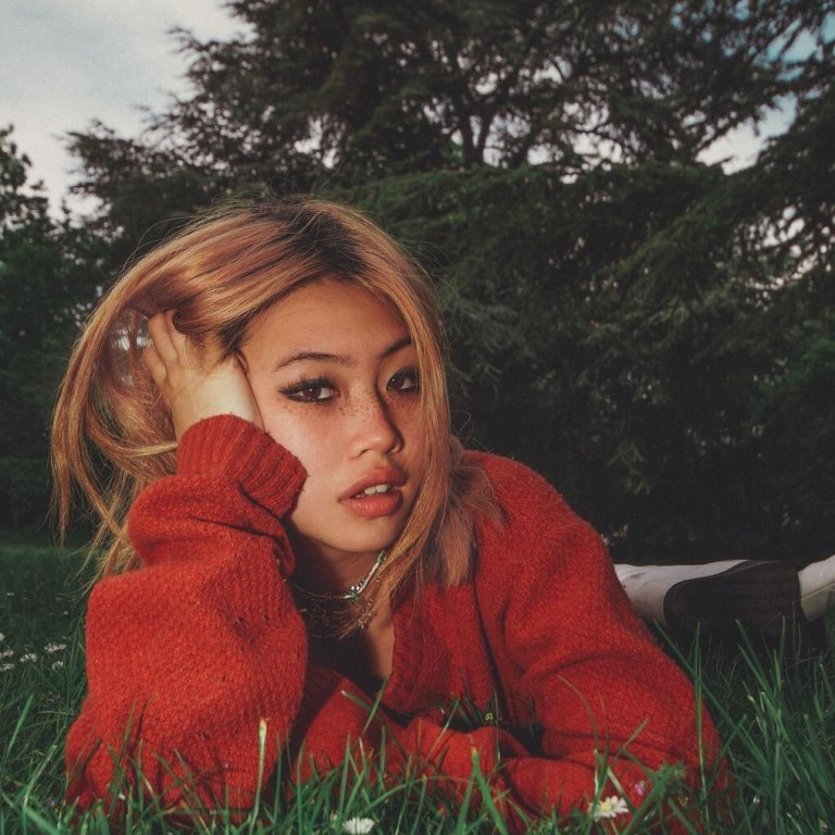 Does Filipino-born British singer-songwriter Beabadoobee really wish she was Stephen Malkmus, lead singer of 90s alt rock icons Pavement? Photo: @radvxz/Instagram