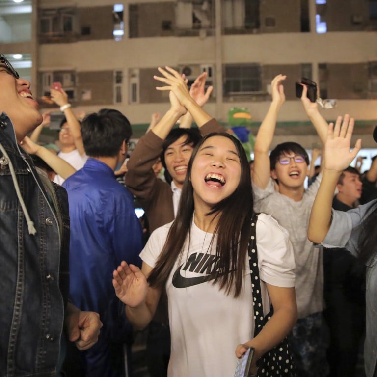 Китаец переехал. Китайцы. Китай люди. Счастливый китаец. Гонконг население.