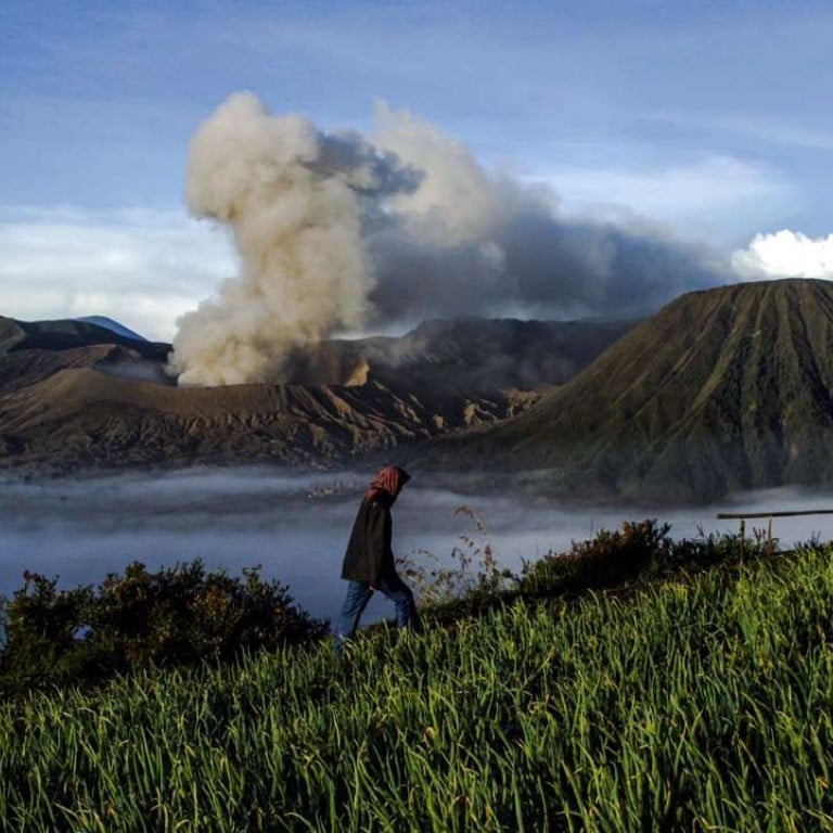 Three Indonesian Volcanoes Erupt, Disrupting Flights | South China ...