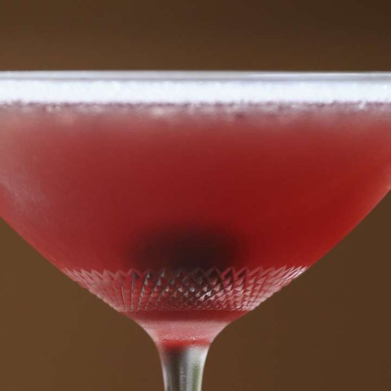 Make your own cocktail with the latest tips from apps and websites. Photo: Jonathan Wong