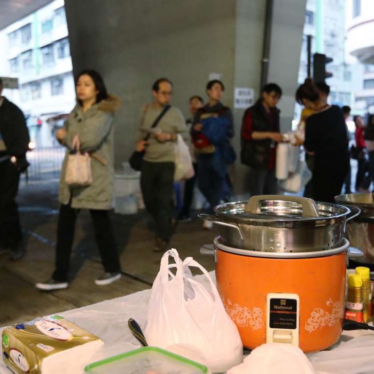 Hong Kong food bazaar diners back call to allow hawkers to cook with